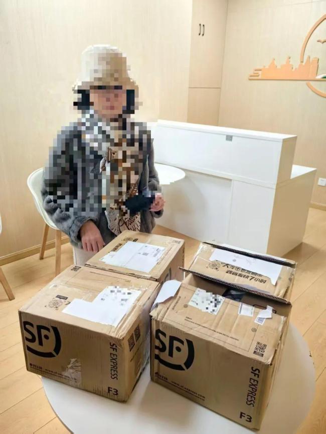 上海警方快速阻騙460余萬元 深夜攔截騙局