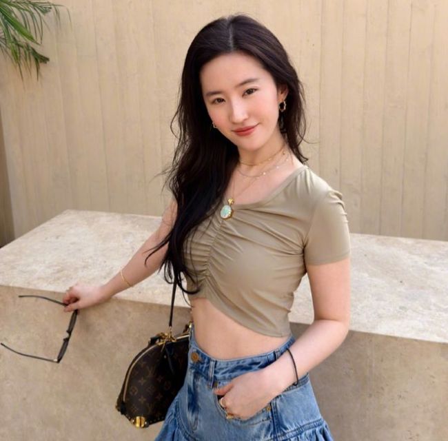 刘亦菲阿联酋素颜照