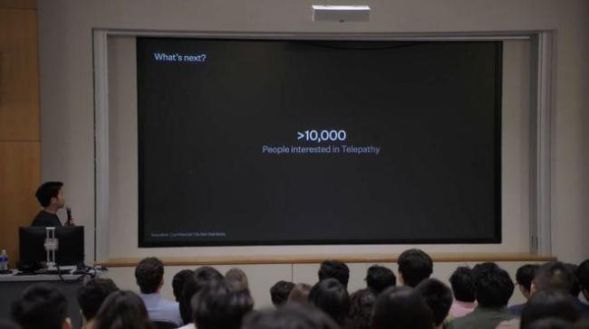 馬斯克“開顱插針”首破1.5秒 手術(shù)機(jī)器人效率驚人