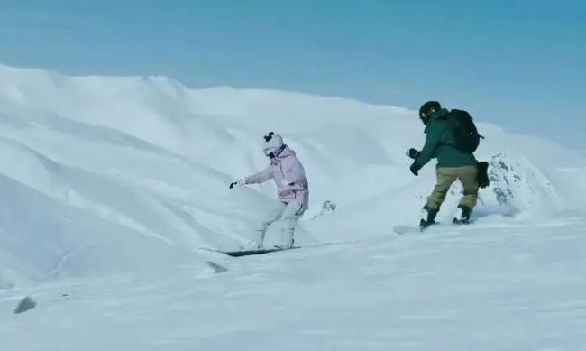 拼“殘票”，找學(xué)生優(yōu)惠，“窮滑”的年輕人，把中產(chǎn)滑雪拉下神壇 省錢滑雪成新潮流