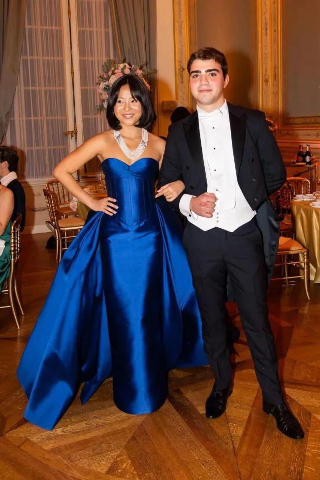 王传福陈可辛女儿参加巴黎名媛舞会 展现魅力与浪漫