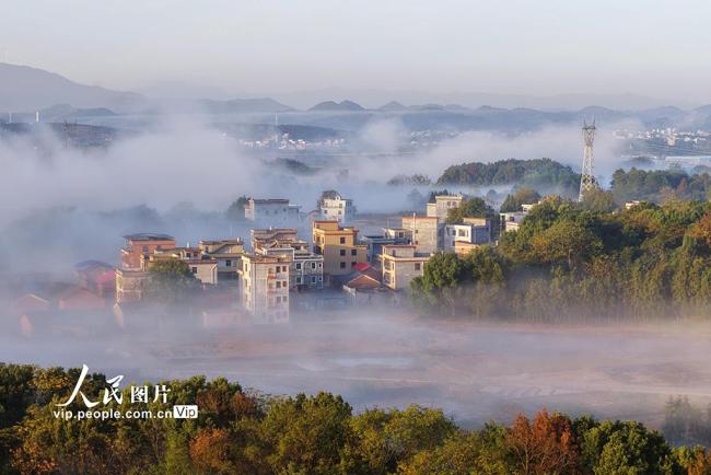 湖南嘉禾：冬日晨曦美如畫