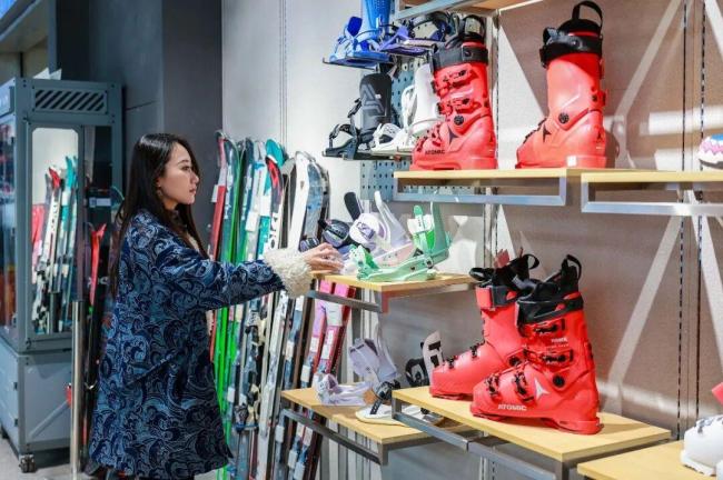 穷滑一族拉低中产滑雪门槛,省钱攻略风靡雪场