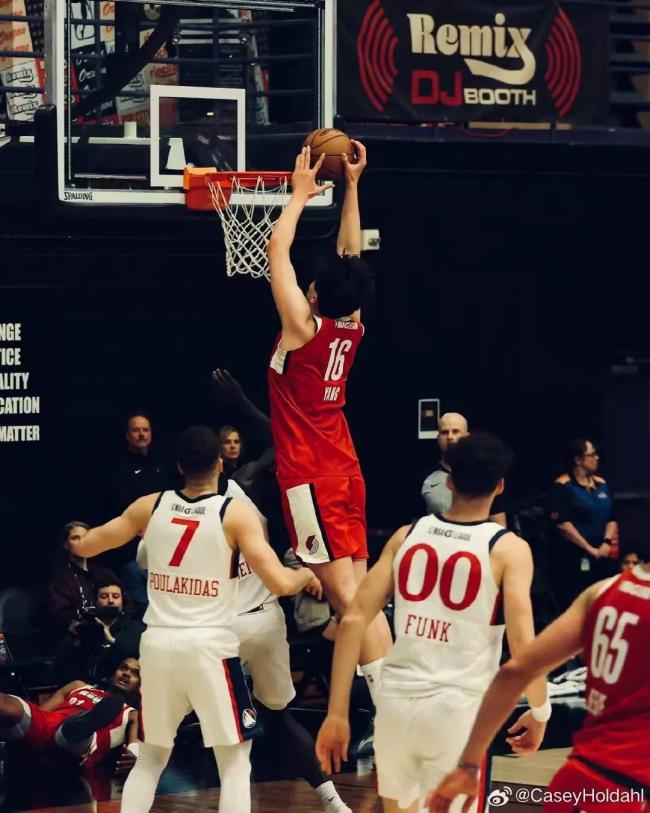 媒體:楊瀚森征戰(zhàn)NBA頭一回拿“最佳” 全能表現(xiàn)亮眼