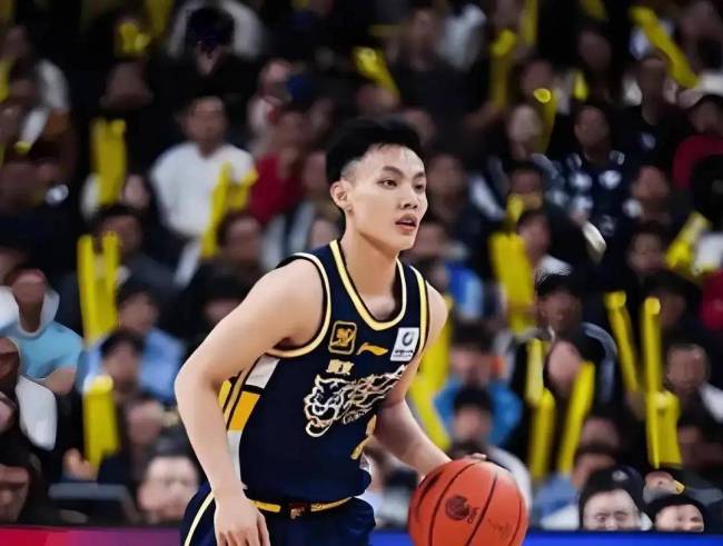 25 11！23 6！被郭士强嫌弃，被国家队退货，但偏偏你最争气 徐杰统治级表现引发热议