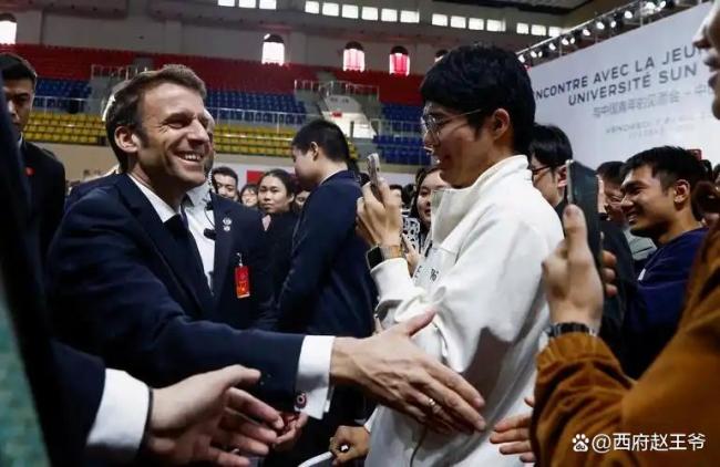 馬克龍的“夢中情民” 熱情接待與遺憾交織