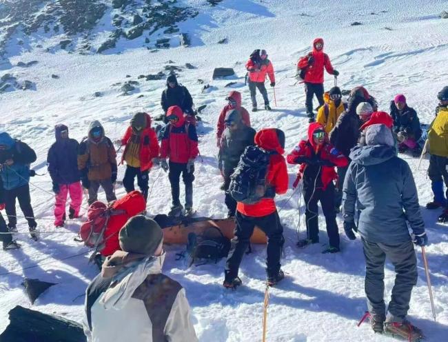 男子違規(guī)進(jìn)哈巴雪山滑墜失聯(lián) 封山期間擅自進(jìn)山悲劇