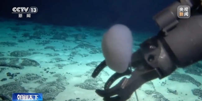 中国机器人6000米深海拍视频