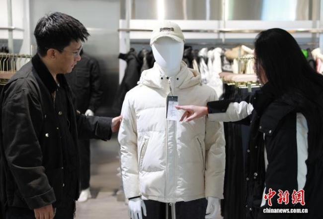 羽絨服越重越保暖嗎？蓬松度與充絨量決定保暖性