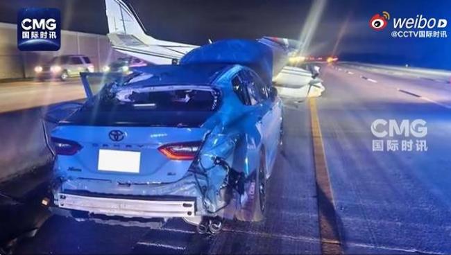 美一飛機迫降擦撞汽車 小型飛機公路迫降