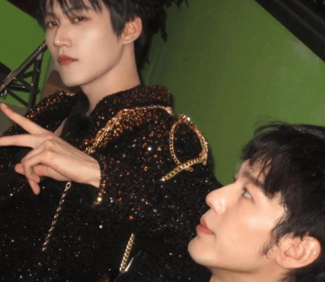 周柯宇作念了我最想对陈妍希作念的事 18场吻戏的情愫舆图