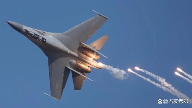 帥化民:F15對(duì)殲15完全沒(méi)抵抗能力