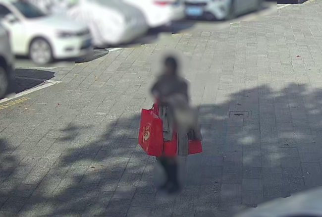 300万现金被电诈团伙拿走 民警火速拦截