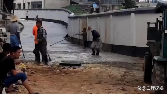 邵阳老太挖路事件后续 私人恩怨引发争议