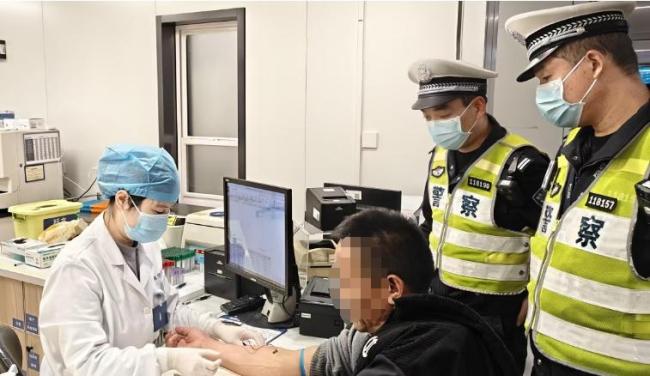 男子深夜報(bào)警舉報(bào)父親酒駕上高速 兒子無(wú)奈求助警方