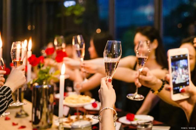 店長回應(yīng)10人吃霸王餐消費1262元 信任與擔(dān)當(dāng)何在