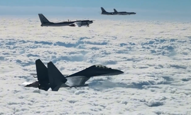 中俄巡航 日軍機(jī)抵近"跟拍"被曝光 展示團(tuán)結(jié)互信