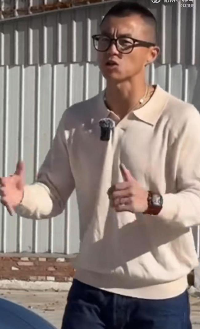 網(wǎng)信部門(mén)點(diǎn)名陳震 違規(guī)復(fù)出引關(guān)注