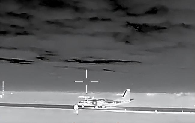 烏方：成功擊中正準(zhǔn)備起飛的俄軍機(jī) 安-26運(yùn)輸機(jī)被摧毀