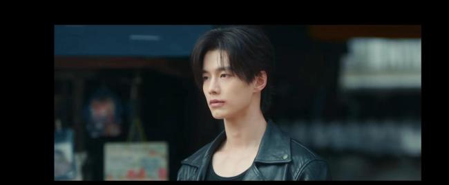 双轨开播 空降迷局激发烧议