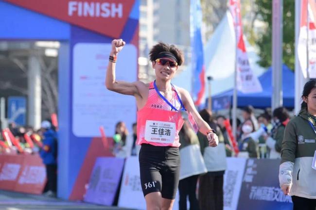 2025福州馬拉松冠軍出爐 頂尖選手齊聚榕城