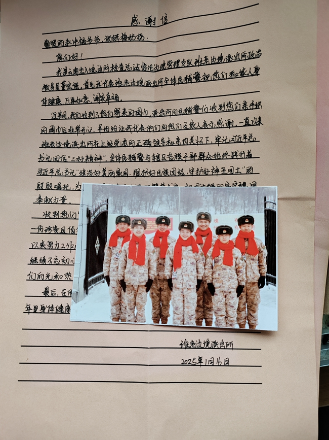 老夫妻17年為邊防官兵織上萬條圍巾 一針一線傳遞溫暖