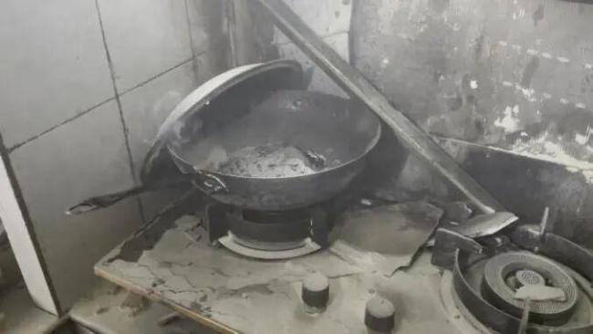 11岁的她 救了一个村 冷静报警防大火