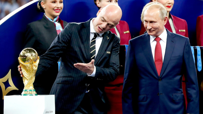 國(guó)際足聯(lián)主席為何瘋狂討好特朗普 權(quán)力游戲中的精準(zhǔn)投喂