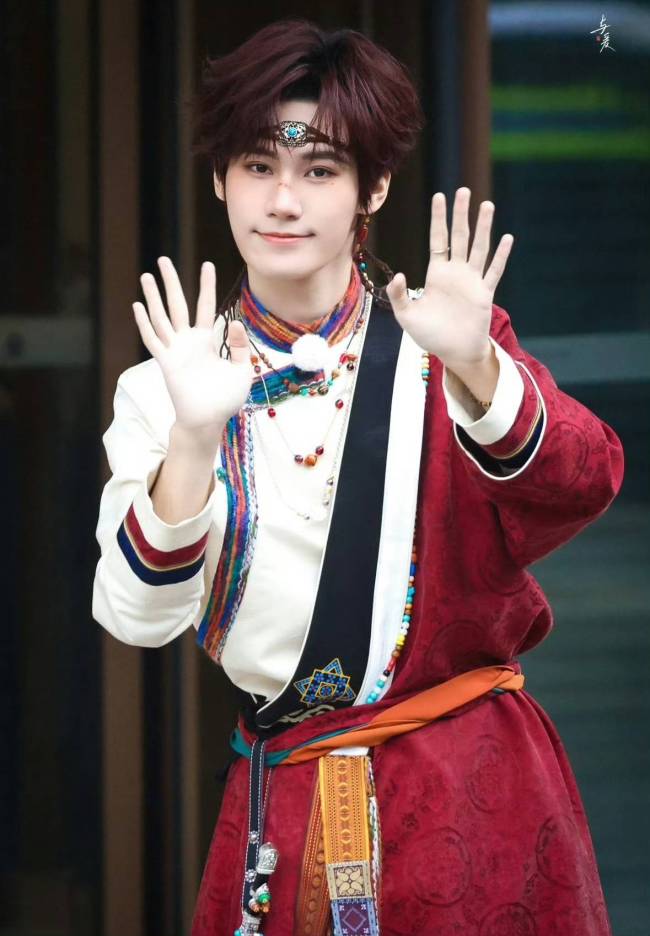 张真源因离开跑男哭了