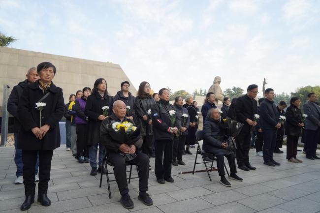 歷史這面鏡子需要反復(fù)擦拭 銘記歷史守護(hù)和平