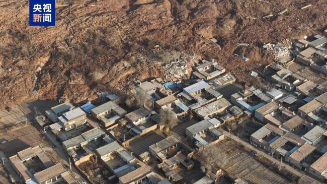 甘肅永靖滑坡致45戶房屋被埋 無人員傷亡