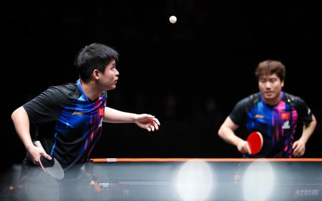 張本智和發(fā)球回拋 首局逆轉(zhuǎn)展現(xiàn)經(jīng)驗