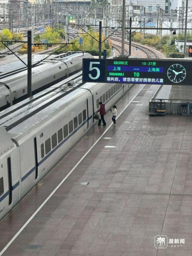 浙江小伙坐7个多小时高铁只花61元 体验长三角环线之旅