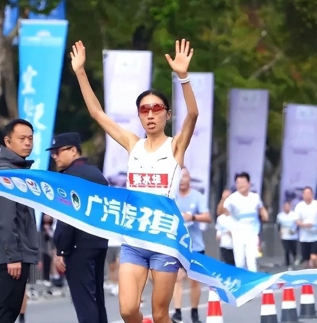 最快女护士领导表态:三句话概括她的过去和未来!风波未平争议再起