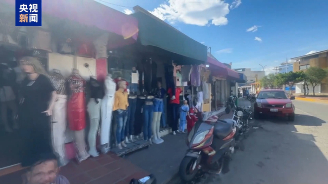 记者体验从陆路过境进入委内瑞拉 穿越国界的艰难之旅