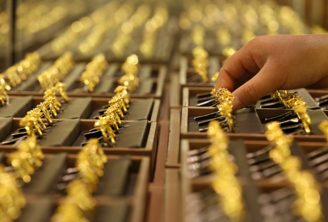 多个金店金饰价格涨到1353元