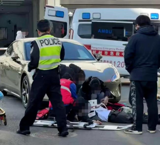 车主新买汽车还未开出园区便撞倒人 事故原因待查