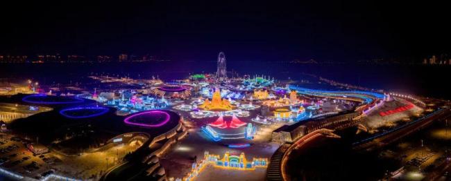 哈尔滨冰雪大世界现“冰版黄鹤楼” 冰雪童话王国静待来客