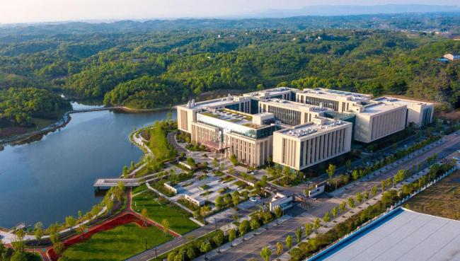 湖北芯片产业再破“卡脖子”困局 光引发剂技术突破垄断