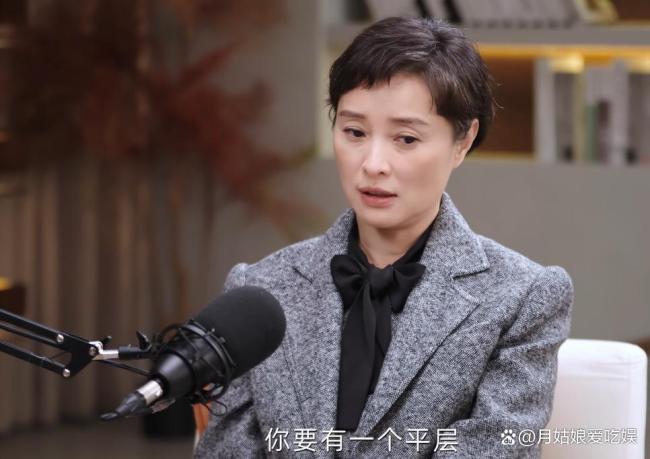 吴越为照顾父亲搬到大平层 孝心与责任并行