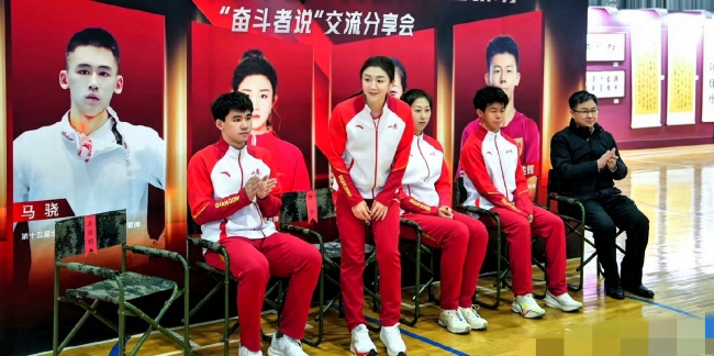 奥运冠军陈梦参加部队交流分享会