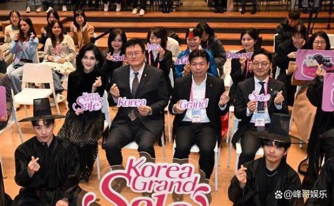 55岁三星长公主李富真露面！有家族遗传病走路蹒跚，儿子让她增光