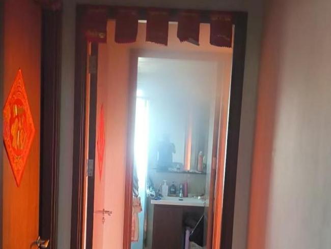 珠海一小区业主放火烧房子 警方介入