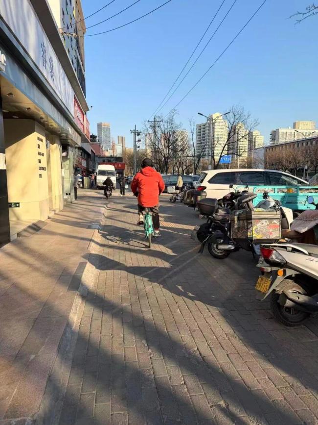 骑行乱、车位缺、执法难:北京700万辆电动自行车的治理考题 新规能否破局?