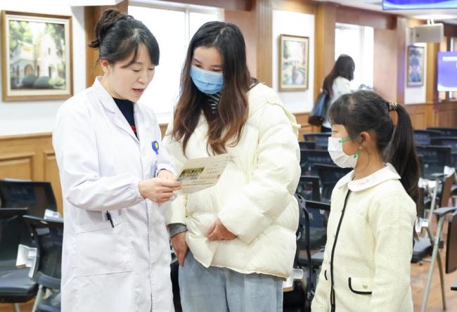 国家发布新标准保护青少年裸眼视力 近视防控关口前移