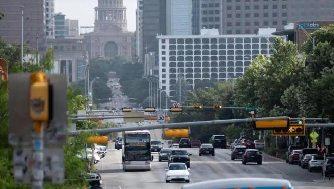 无人驾驶时代真要来了吗 特斯拉无人车上路验证