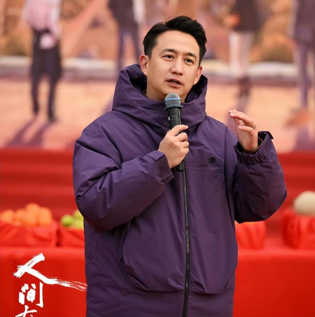胡歌状态好能打 新剧《人间有味》开机笑容明媚