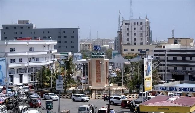 索马里驻华大使笑着回应“海盗梗” 贫穷与海的无奈选择