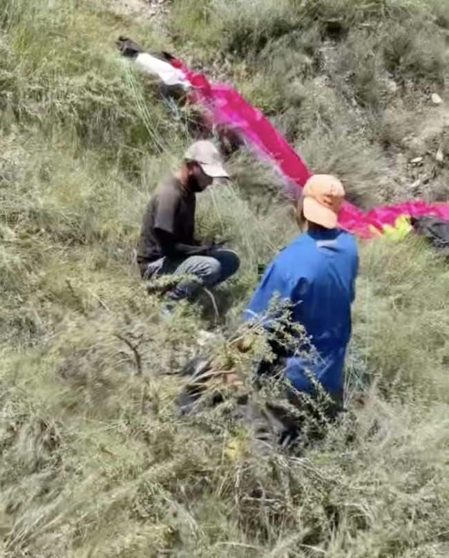 老人练滑翔伞坠亡 将提行政复议