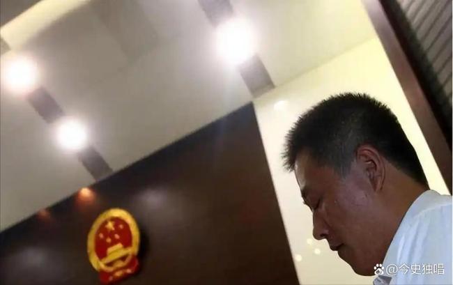 扶摔倒路人被反问是不是你撞的 一句反问改变命运